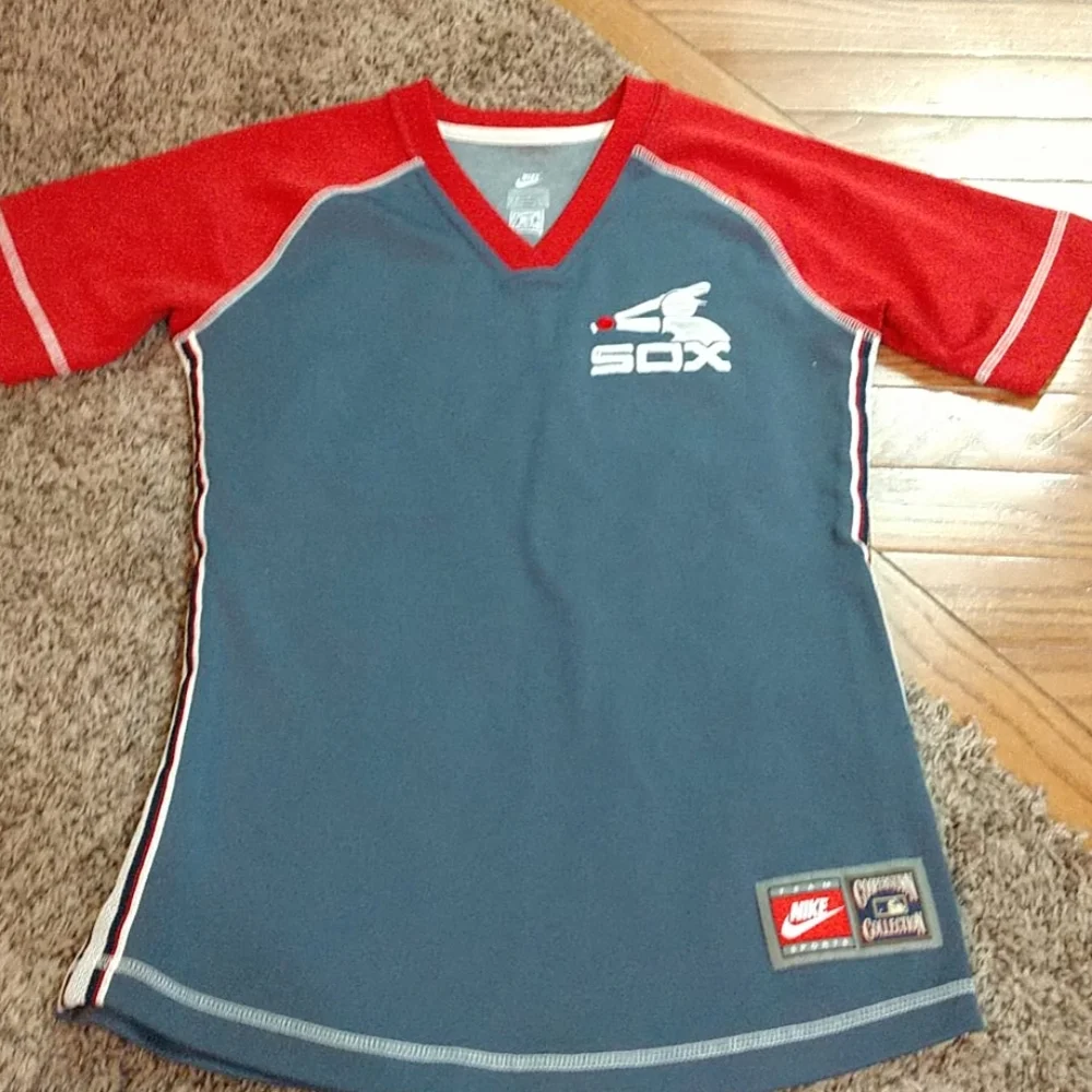 Nike Cooperstown collection white sox top, small